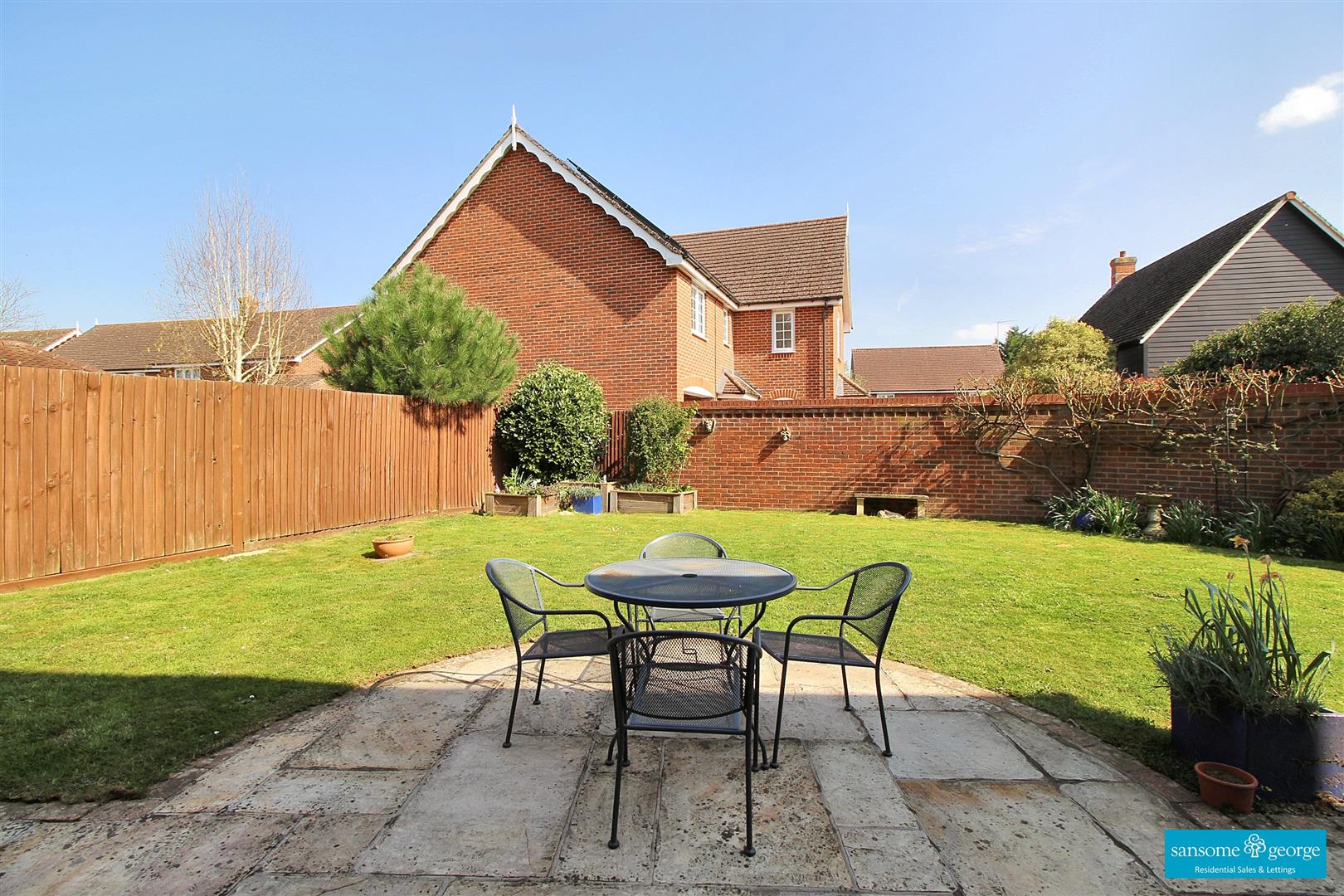 5 bed property in Horsecroft Way, Reading